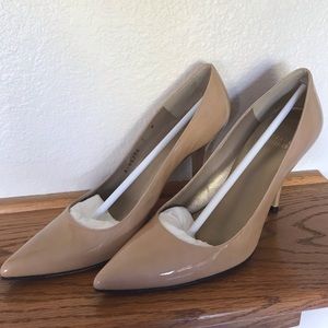 Stuart Weitzman Beige Daisy Pumps